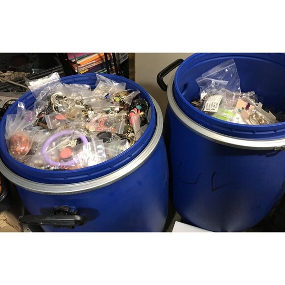 2+ Pounds 45+ Pcs All Wearable Vintage To Modern Jewelry Lot-Joan Rivers Include - Picture 9 of 16